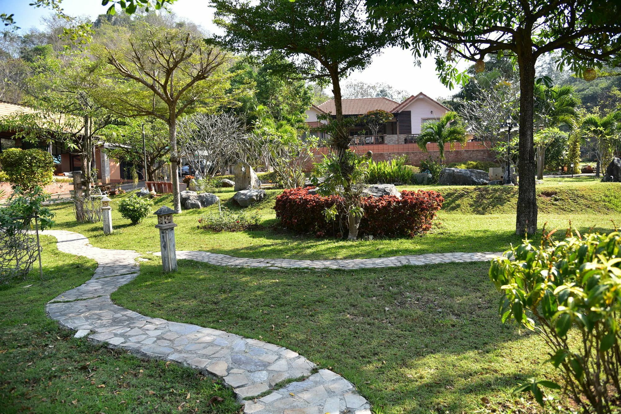 Dusit Talai Resort Nong Nam Daeng Экстерьер фото