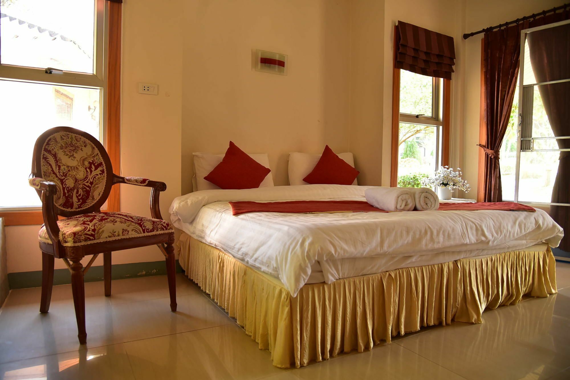 Dusit Talai Resort Nong Nam Daeng Экстерьер фото